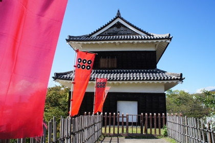上田城と六文銭旗印